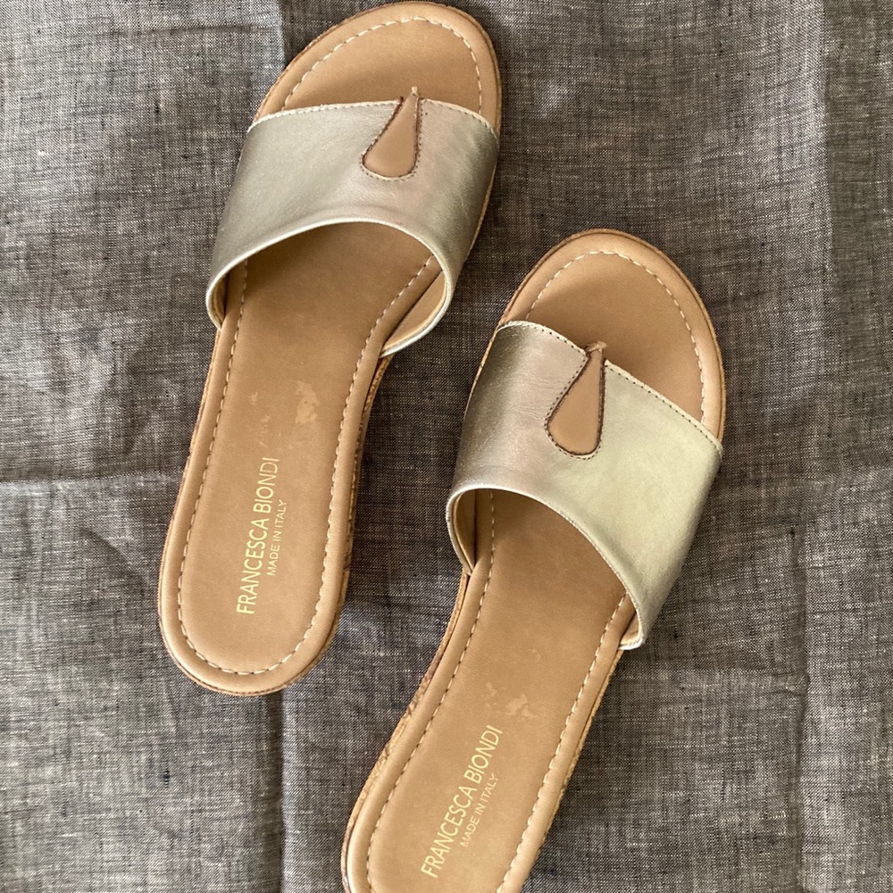 Francesca Biondi  NWOT gold Italian sandals size 8